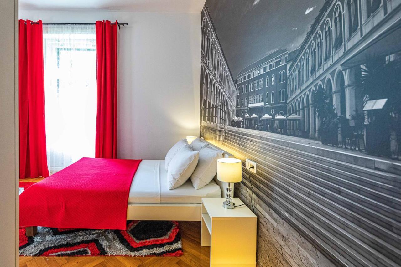 Cankareva City Rooms สปลิท ภายนอก รูปภาพ